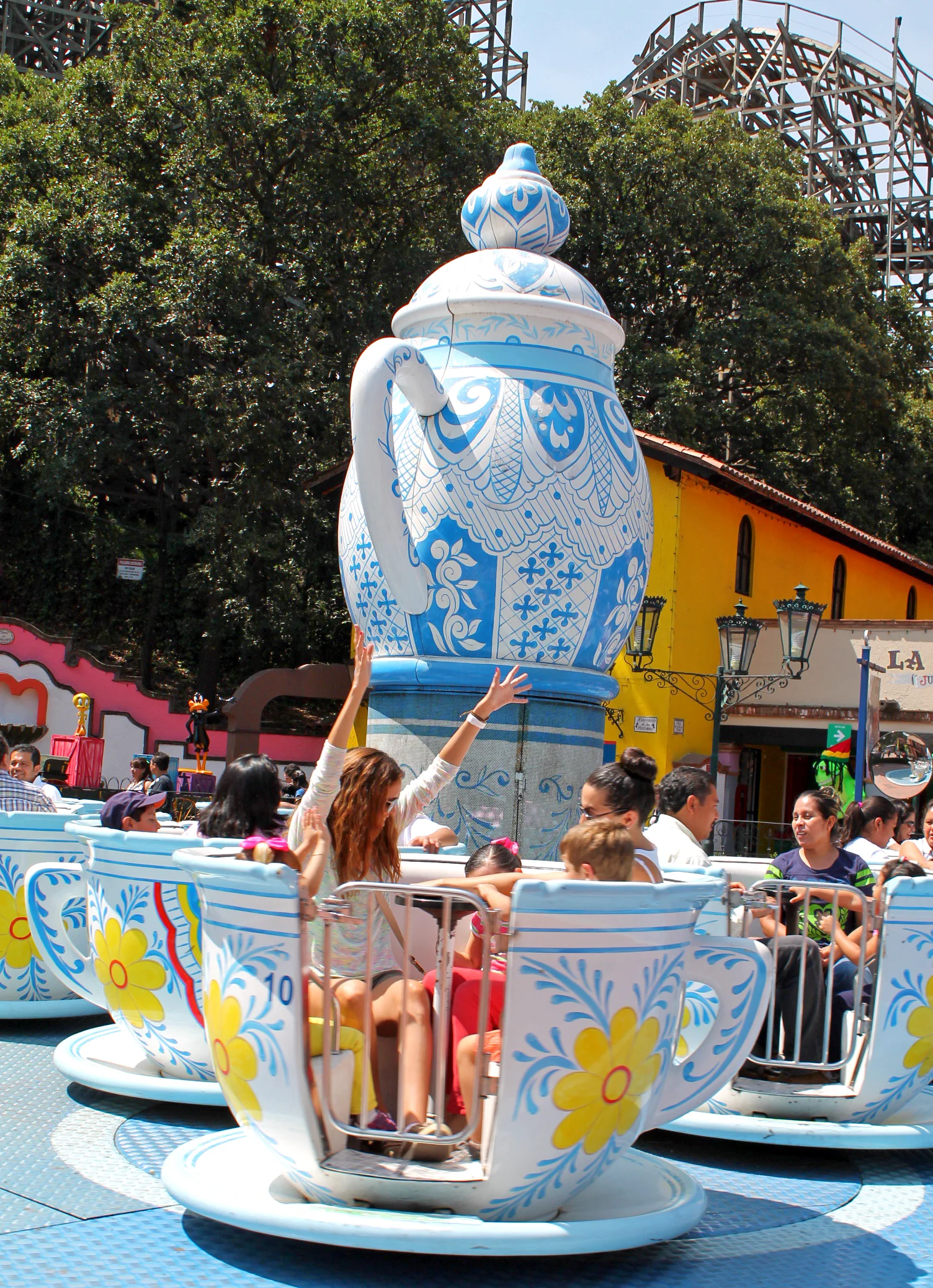 Dancing Cups