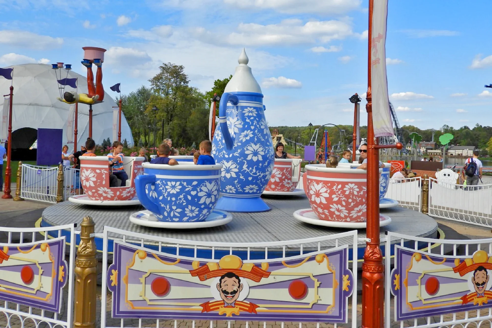 Tea Cups 6 meters
