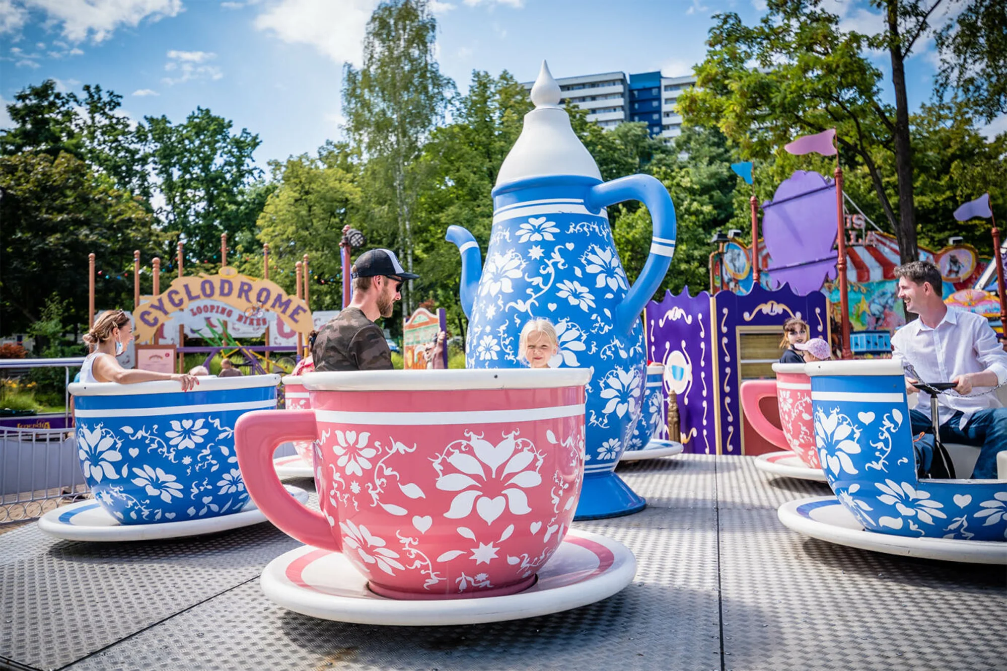 Tea Cups 6 meters
