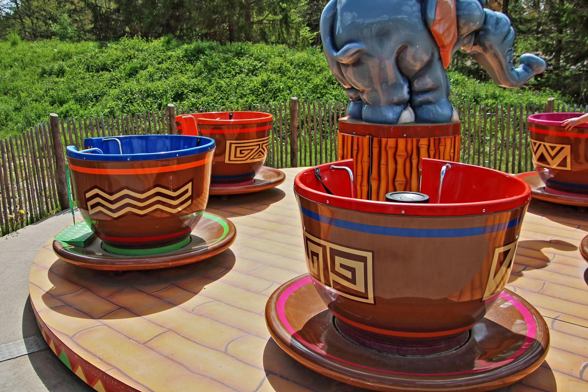 Tea Cups 6 meters