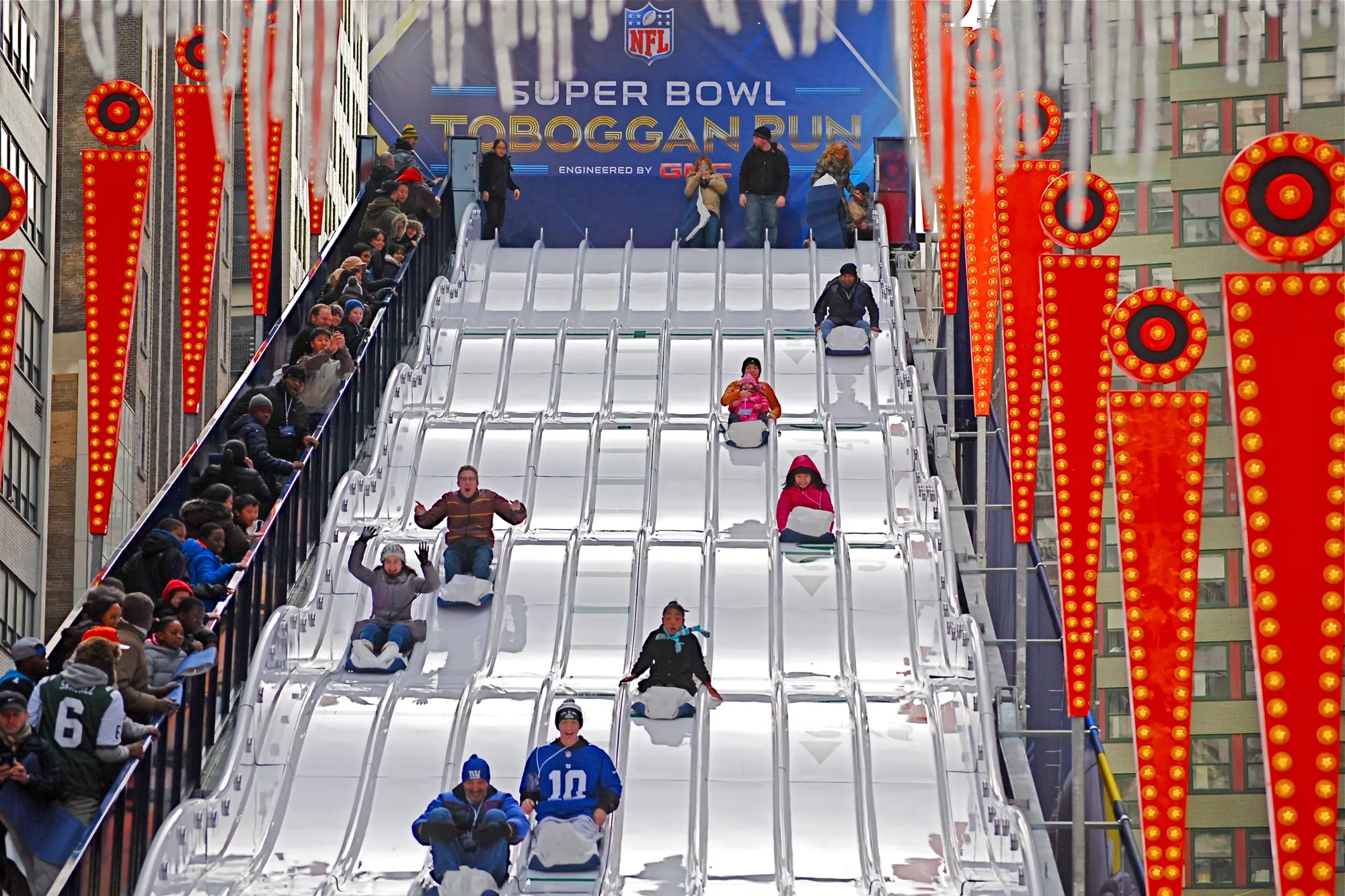 SBFVISA-GIANTSLIDE-SUPER-BOWL-NY-1