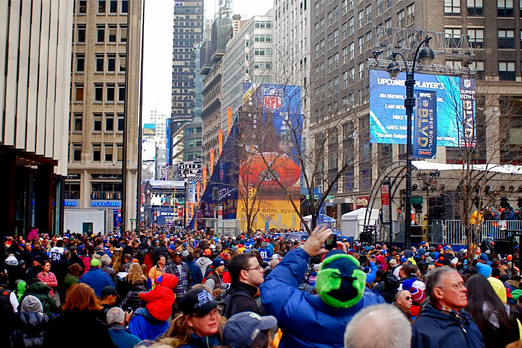 SBFVISA-GIANTSLIDE-SUPER-BOWL-NY-3