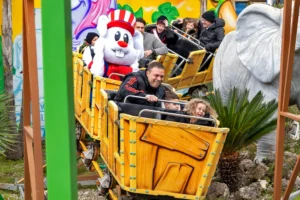 8-Shape Family Coaster